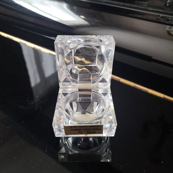 Vintage acrylic/Lucite jewelry box - Picture 2 of 7